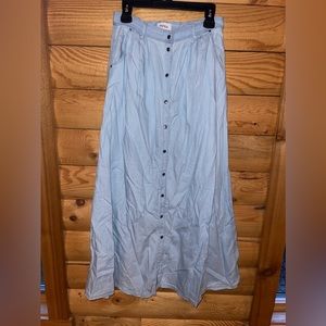 Lulu’s button front maxi skirt size small, never worn